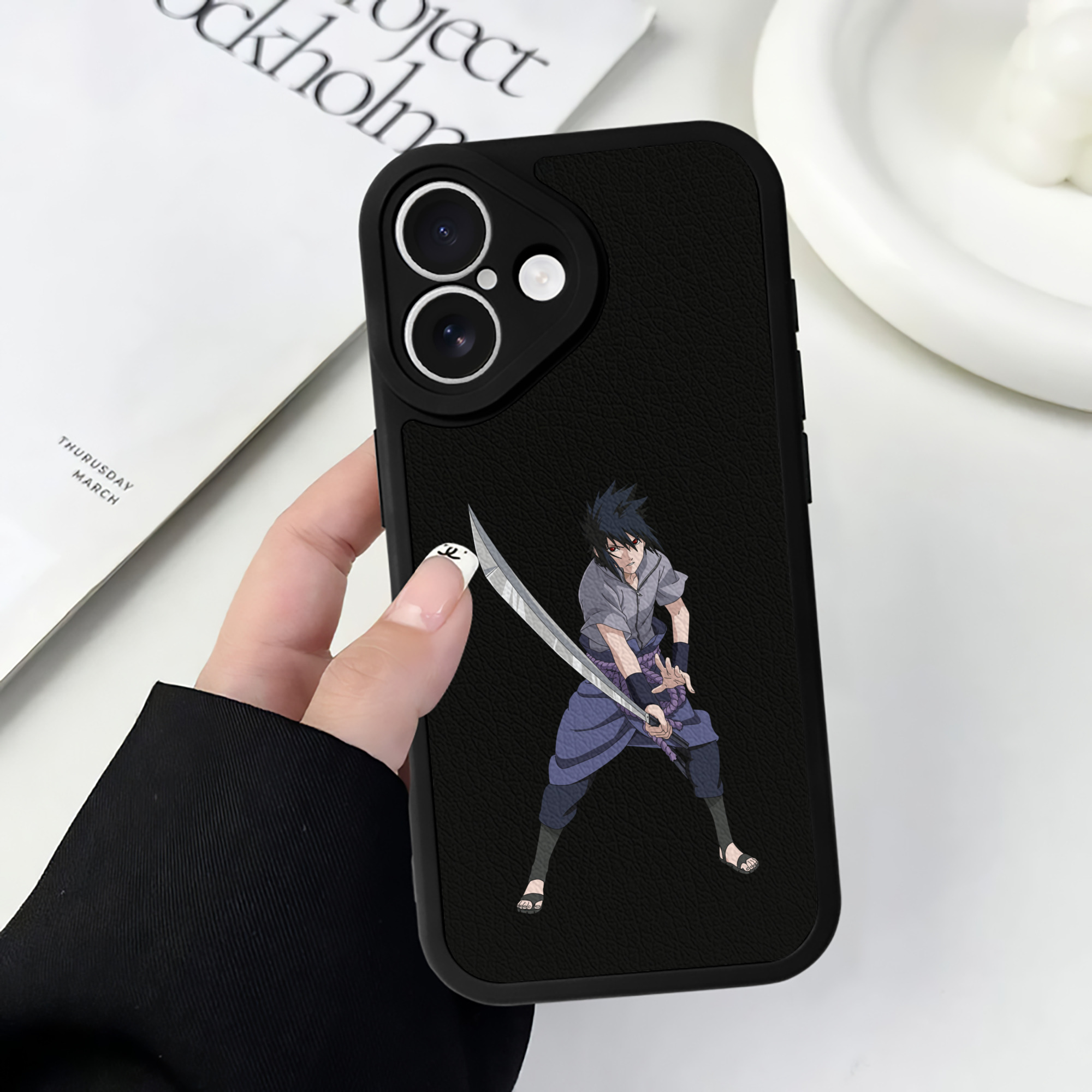 （画像用） NARUTO -ナルト- うちは サスケ Uchiha Sasuke 【iPhone 16シリーズ対応】シリコンスマホケース（レザー調） 材質：シリコン
